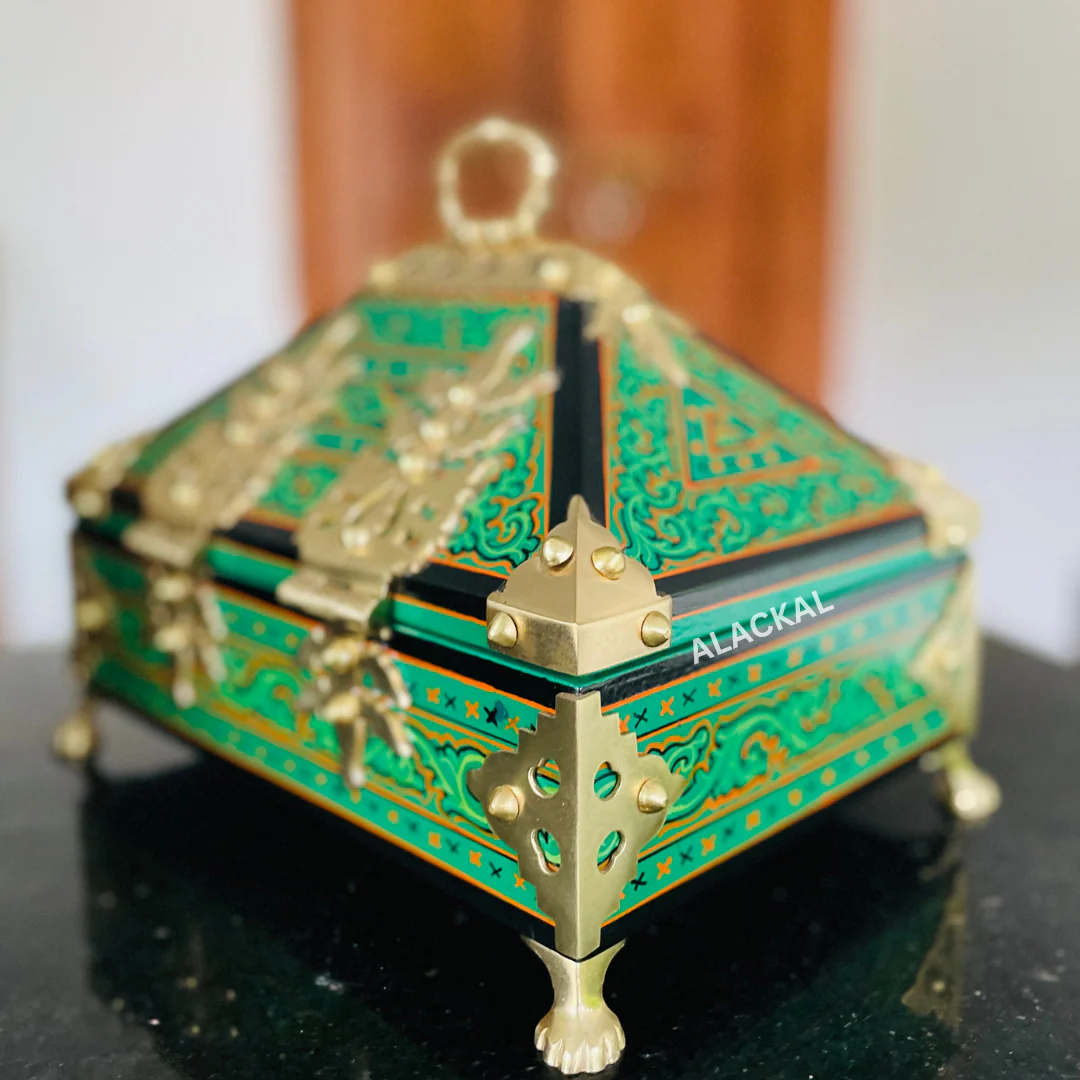TRADITIONAL HANDCRAFTED WOODEN GREEN NETTURPETTI ( AMADAPETTI, ABHARANAPETTI, JEWEL BOX ) WITH TWO KEYS - Image 4